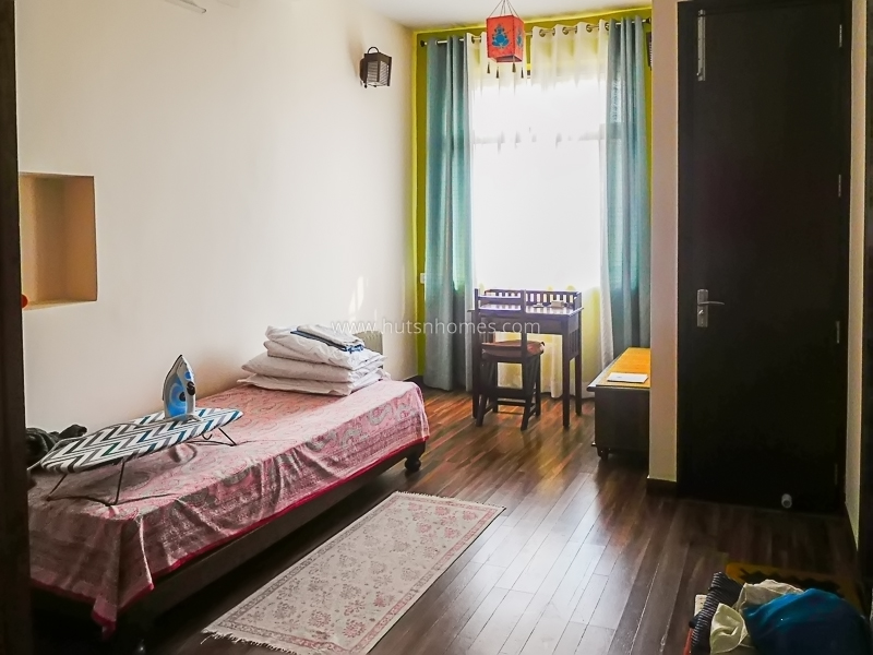 1 BHK Studio For Rent in Nizamuddin East