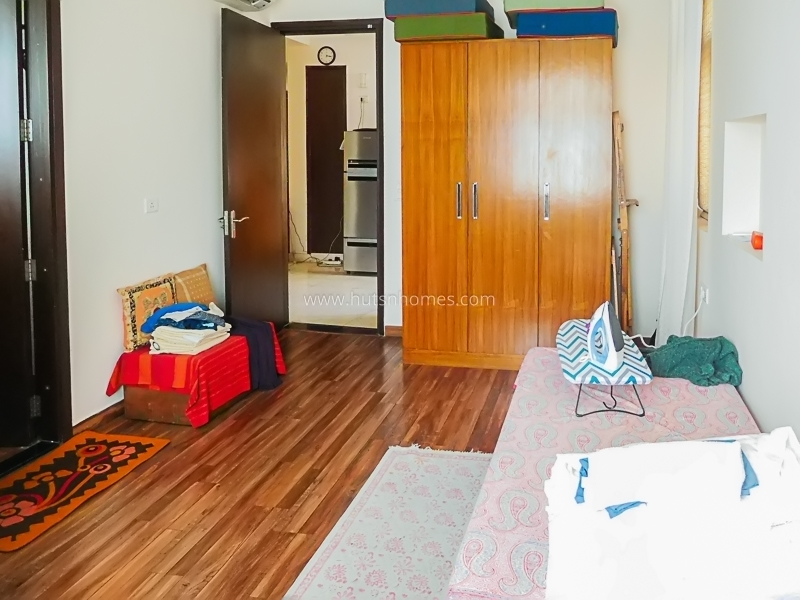 1 BHK Studio For Rent in Nizamuddin East