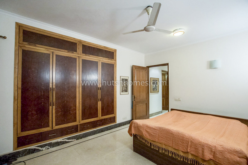 4 BHK Flat For Sale in Hauz Khas Enclave