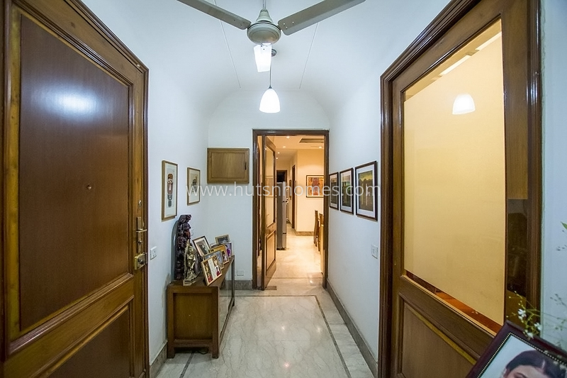 4 BHK Flat For Sale in Hauz Khas Enclave