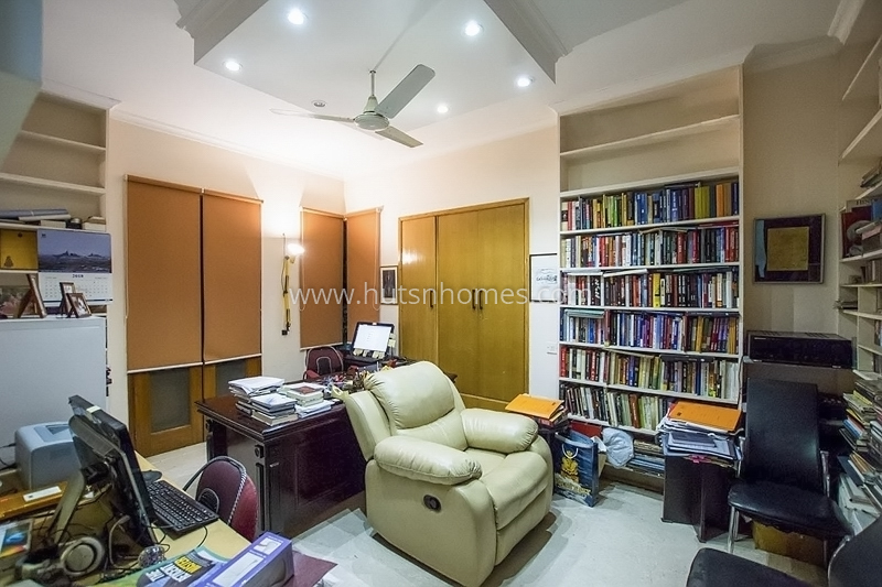 4 BHK Flat For Sale in Hauz Khas Enclave