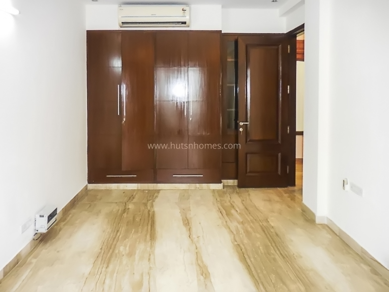 3 BHK Flat For Sale in Defence Colony