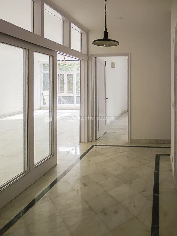 3 BHK Flat For Rent in Defence Colony