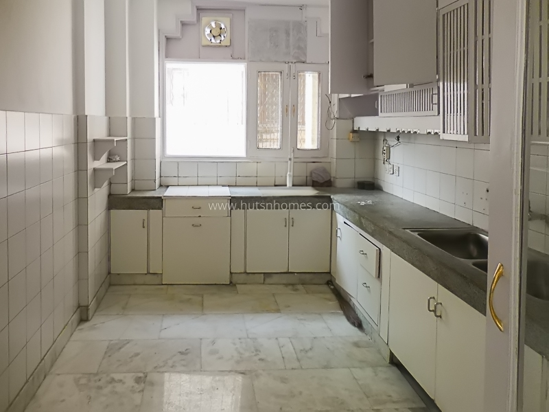 3 BHK Flat For Rent in Defence Colony