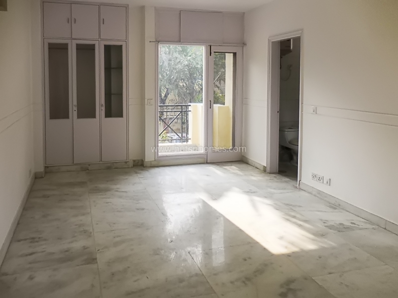 3 BHK Flat For Rent in Defence Colony