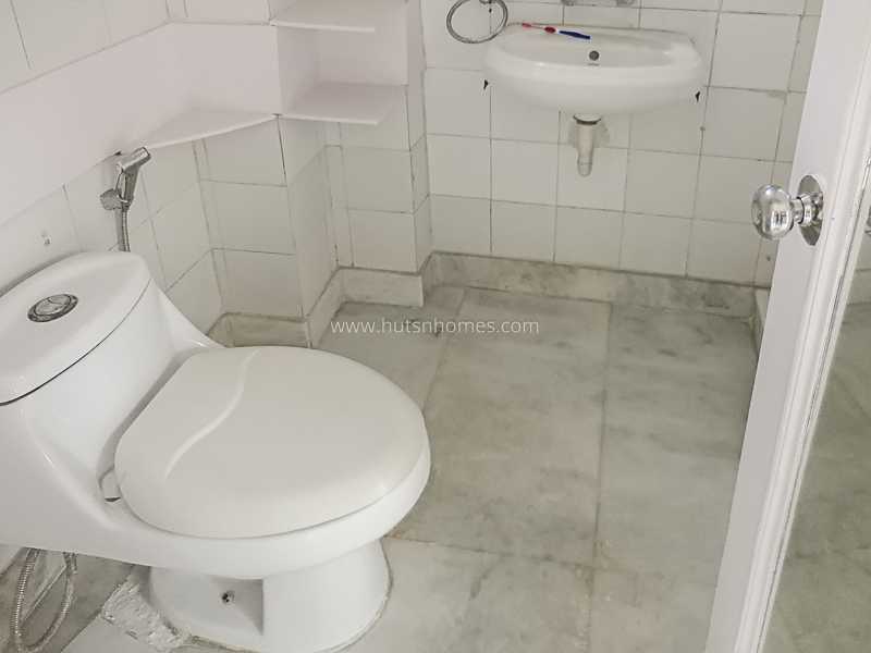 3 BHK Flat For Rent in Defence Colony