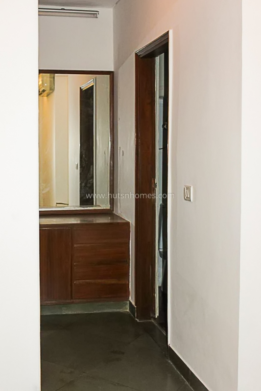 3 BHK Flat For Sale in Vasant Vihar