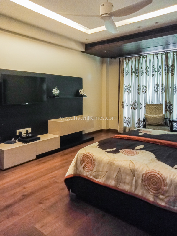 4 BHK Flat For Rent in West End Colony