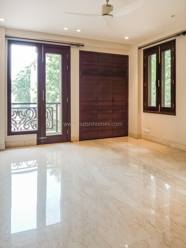 4 BHK Flat For Rent in West End Colony